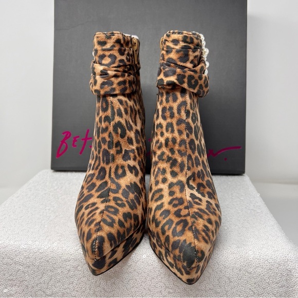 Betsey Johnson women’s Idris platform Embellished Buckle sash bootie size 5 - Picture 3 of 13